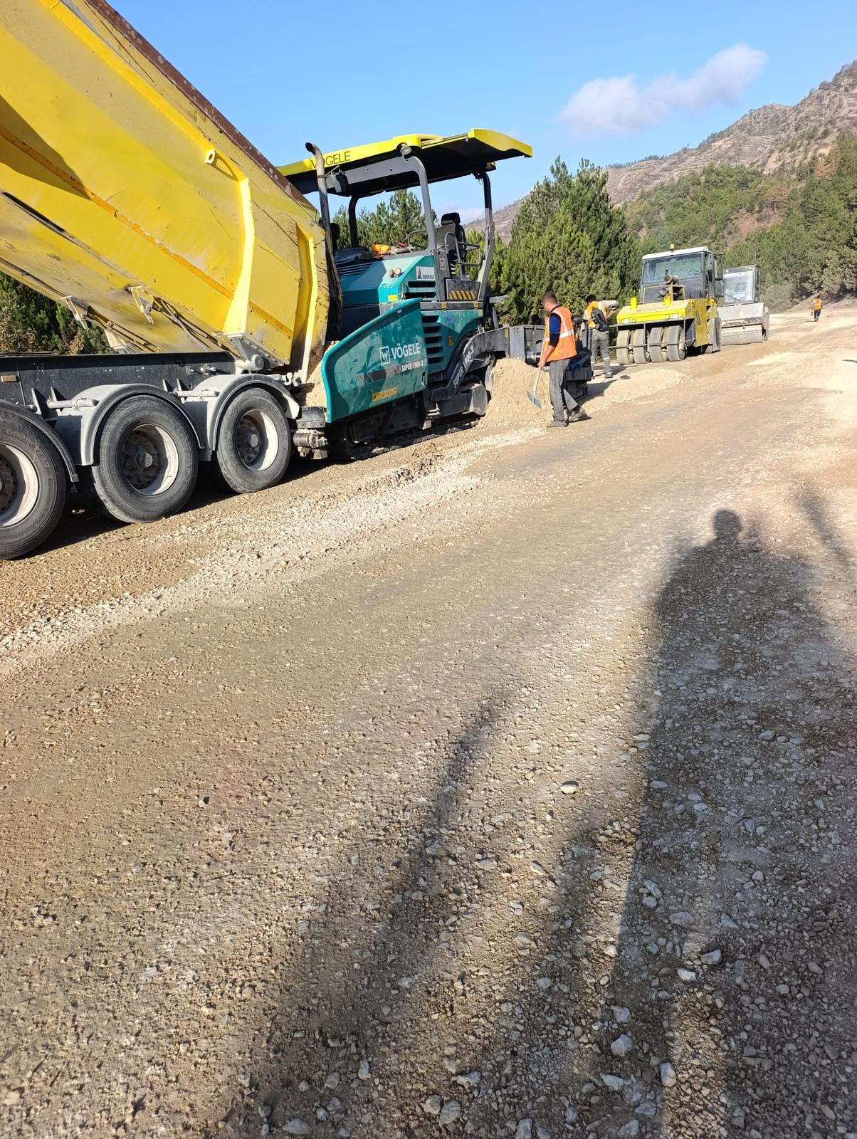 Karabük Kavşağı Bağlantı Yolu ve Muhtelif Kesimler: Toprak İşleri, Sanat Yapıları ve Üstyapı İşleri 
